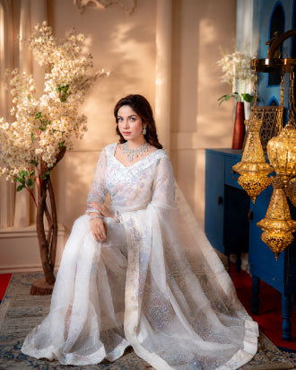 Nooréline ivory Sopura Muslin saree draped with pearl and katdana detailing