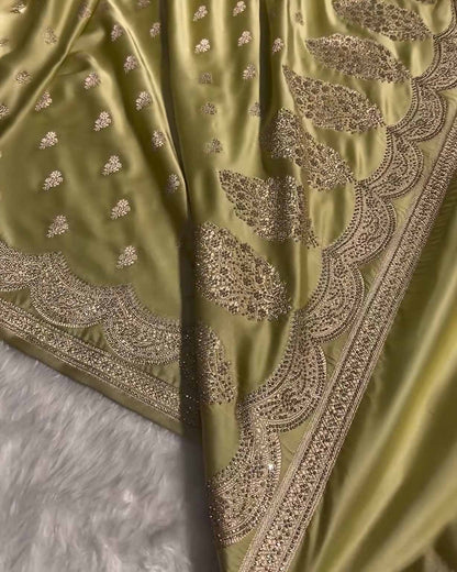 Pistachio Gold Elegance