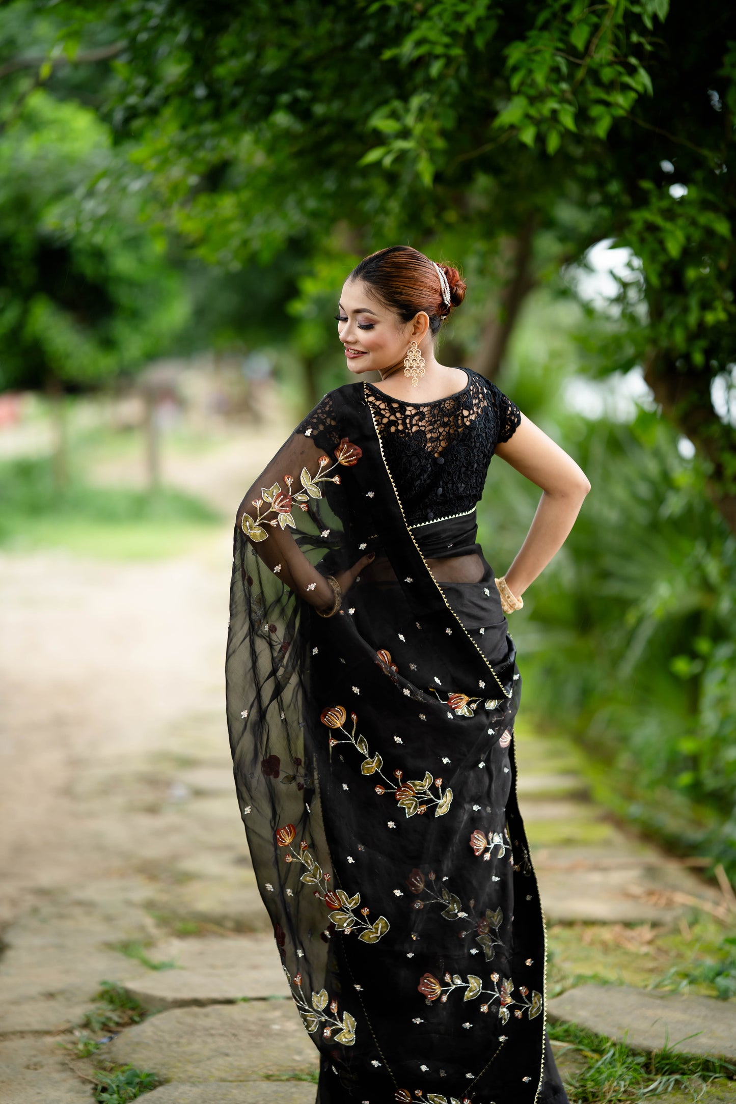 Sopura Muslin Saree- Black with Hand Paint