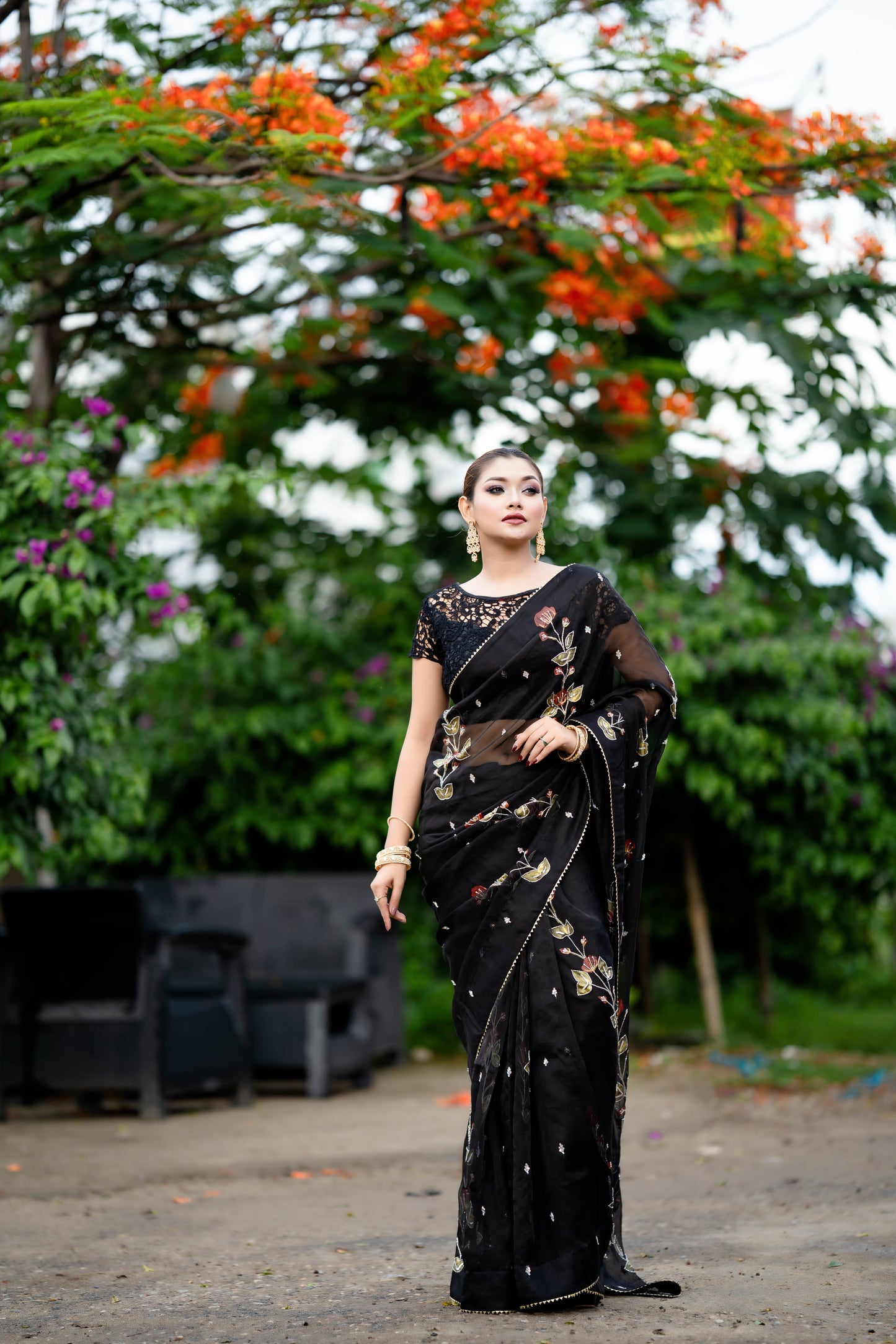Sopura Muslin Saree- Black with Hand Paint