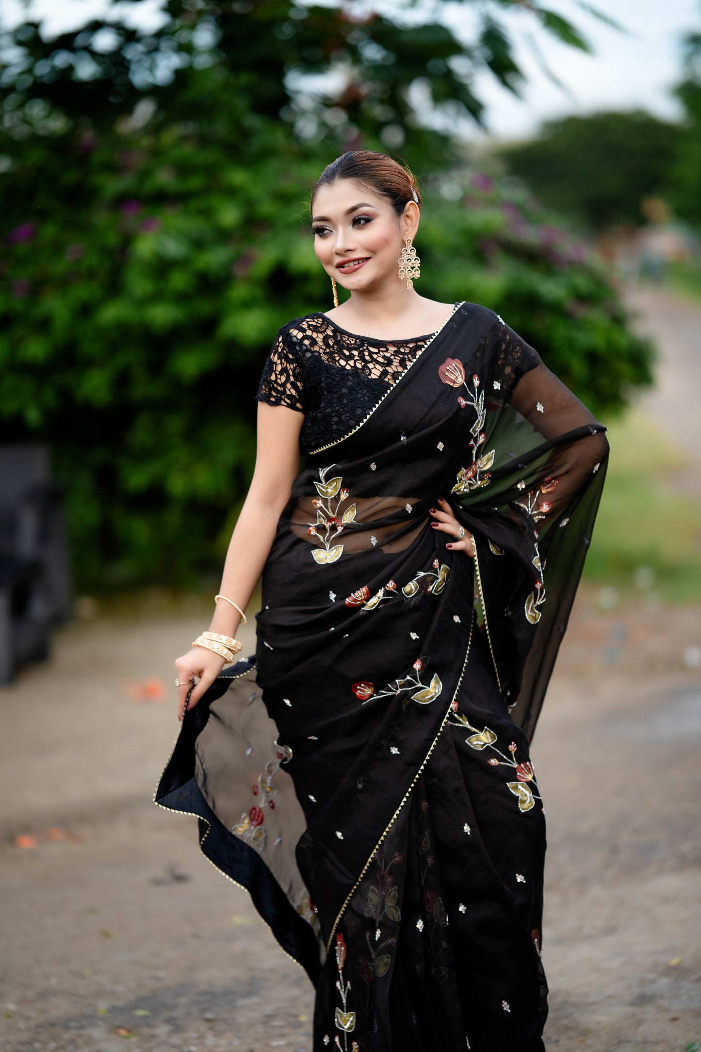 Sopura Muslin Saree- Black with Hand Paint